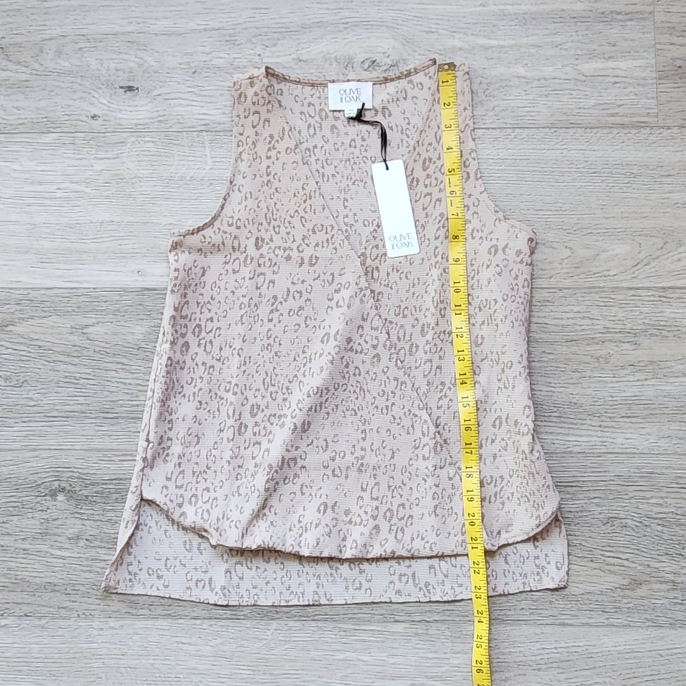 Olive & Oak Tan Leopard Top Womens Xs Sleeveless Drape Front Cross Nwt - Picture 7 of 8